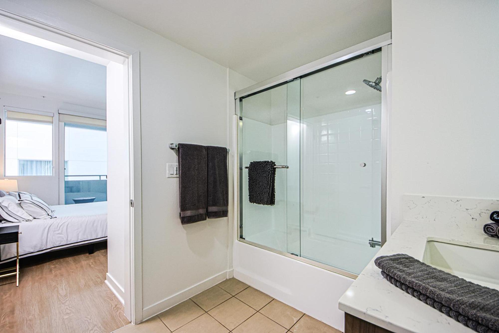 The Carlton- Modern-Luxury 2 Master Suites In Hrt Of Sm Steps To Ocean Ave Los Angeles Luaran gambar